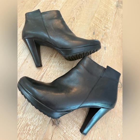 Paul Green Leather Heel Ankle Boots, Size 9.5 US EUC - Picture 1 of 11